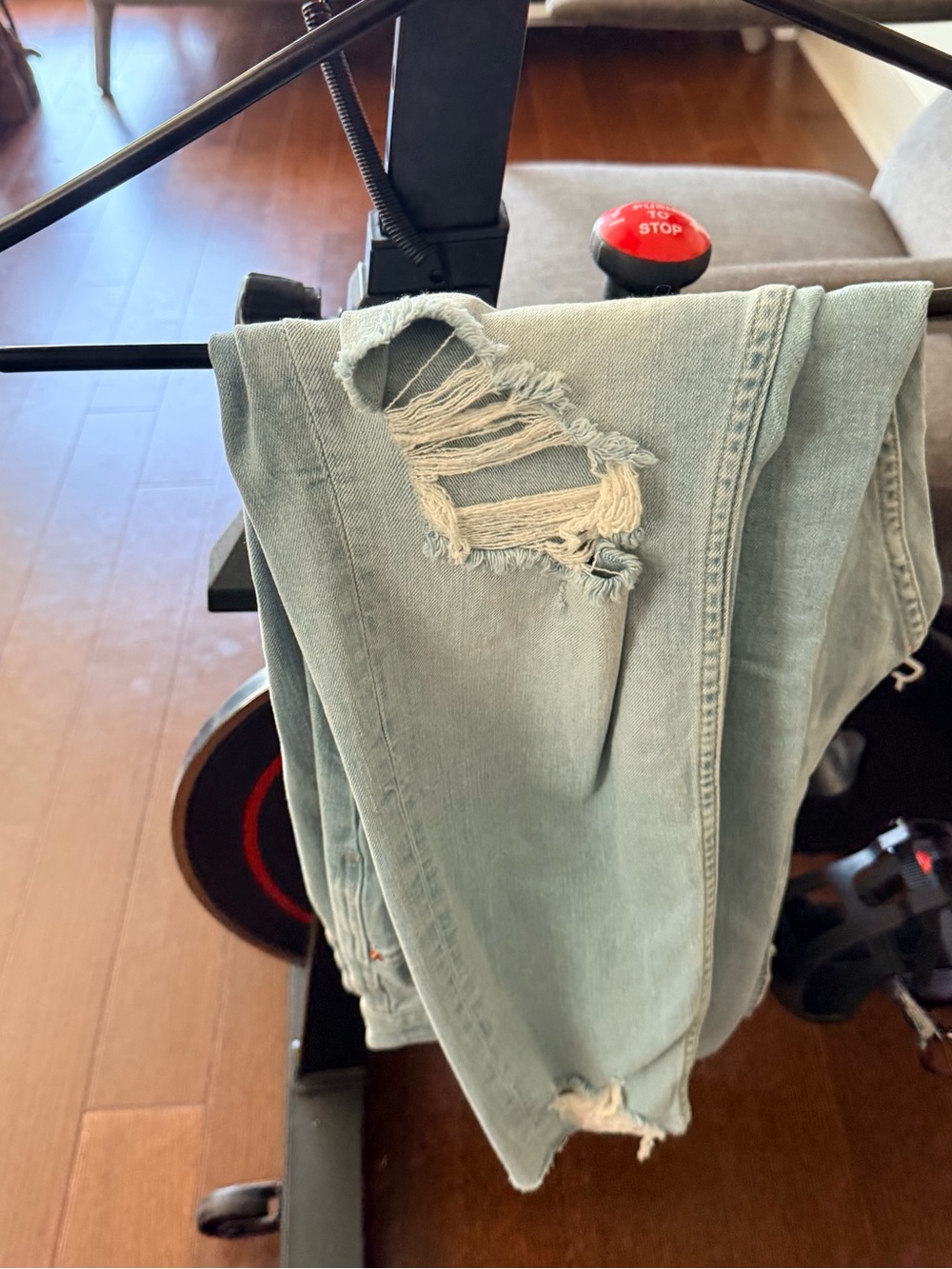 Light Wash Distressed Skinny Jeans with Knee Rips by Pull & Bear 36x32